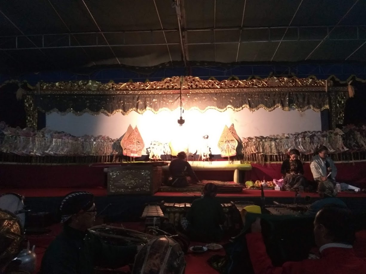 Pementasan Wayang Kulit di Glagahombo